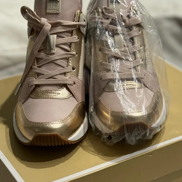 MICHAEL KORS MK Georgie Leather Logo Trainer Pink Rose Gold Women's Sneakers - Picture 6 of 16